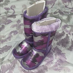 3/$15 Fabkids Snow boots sz 8 toddler